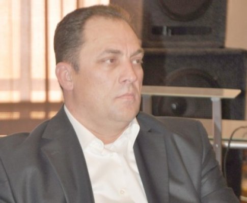Pe Colegiul 7, unde ar urma să candideze Constantin, voia şi Corbu